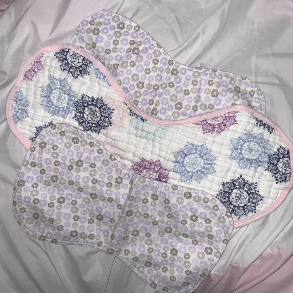 3 Burp bibs